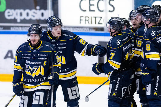 HV71s Tommi Tikka jublar