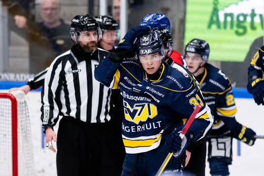 HV71s Måns Lindbäck har ont