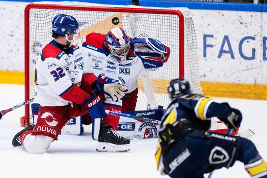 Oskarshamns målvakt Marek Langhamer släpper in 2-4 av
