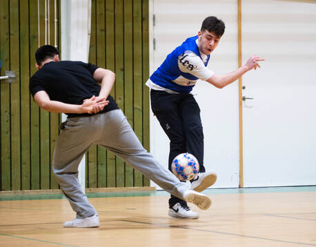 Ungdomar spelar Nattfotboll i IFK Hässleholms regi i
