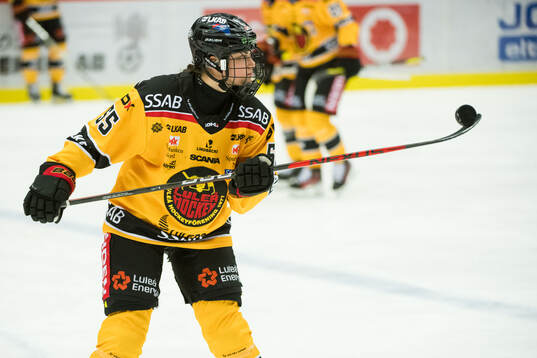 Luleås Daniela Pejsova innan final ett i SDHL mellan Modo