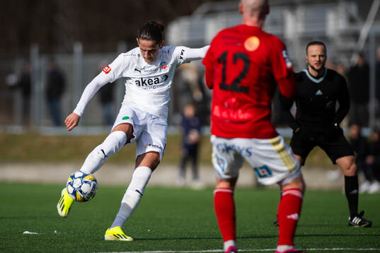 Helsingborgs Ervin Gigovic skjuter in 1-0 målet
