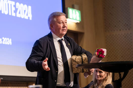 Bert Andersson väljs till hedersledamot