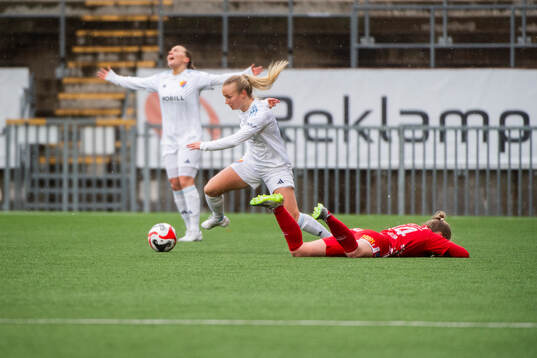 Djurgårdens Stinalisa Johansson och Örebros Bergþora Sol