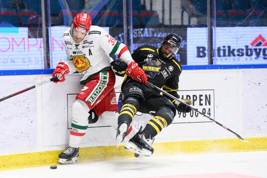 Moras Kristoffer Gunnarsson och AIKs Daniel Muzito-Bagenda