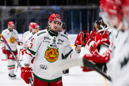 Moras Fabian Ilestedt jublar med lagkamrater