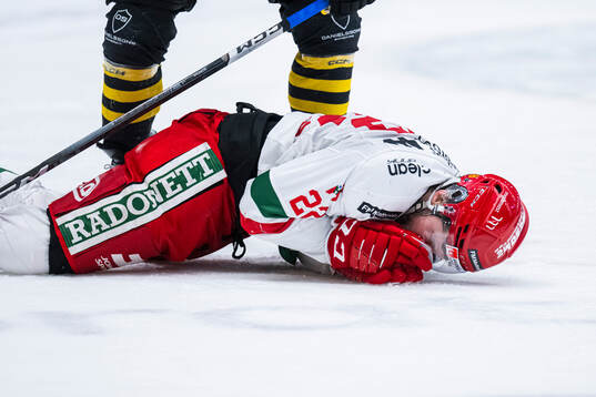 Moras Måns Carlsson har ont