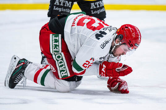 Moras Måns Carlsson har ont