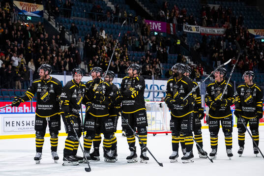 AIKs spelare jublar