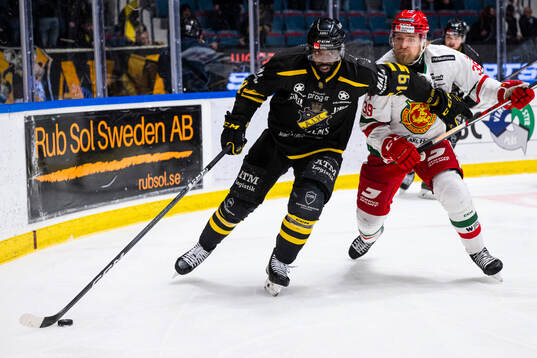 AIKs Daniel Muzito-Bagenda och Moras Kristoffer Gunnarsson