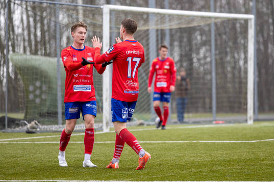 Tvååkers Oliver Brynéus och Jacob Redenfors jublar