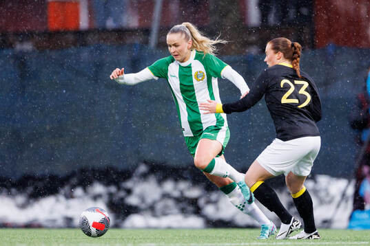 Hammarbys Anna Jøsendal och AIKs Ella Reidy