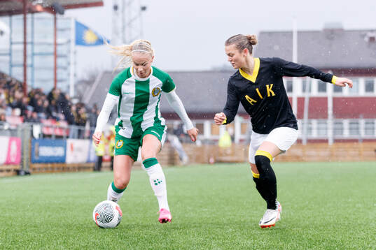 Hammarbys Stina Lennartsson och AIKs Beata Olsson