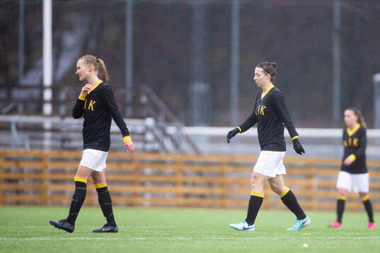 AIKs Silja Jaatinen och Patrícia Fischerova deppar
