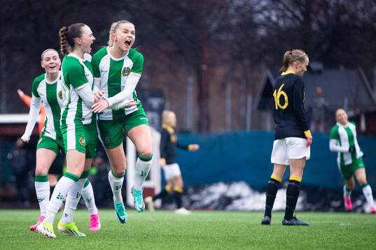 Hammarbys Anna Jøsendal jublar med med Vilde Hasund