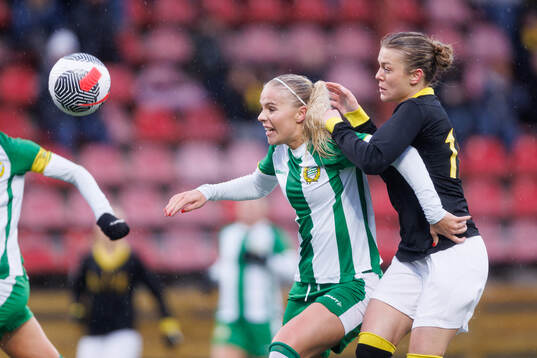Hammarbys Stina Lennartsson och AIKs Beata Olsson