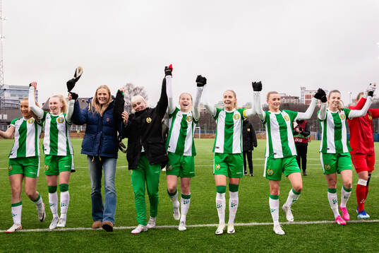 Hammarbys spelare jublar
