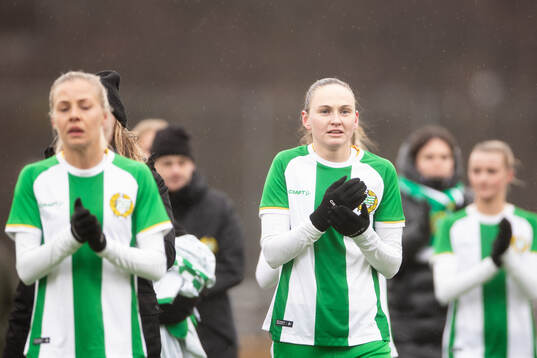 Hammarbys Vilde Hasund applåderar publiken