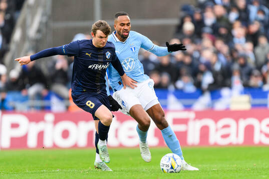 Halmstads Jonathan Svedberg och Malmö FFs Isaac Kiese