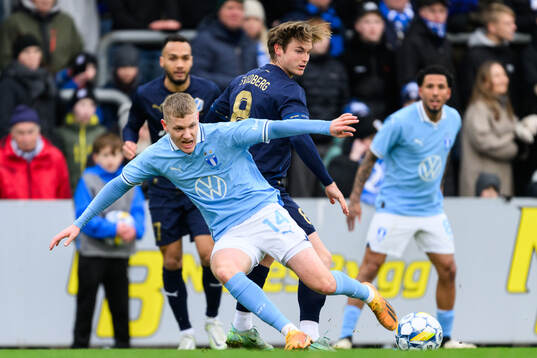 Malmö FFs Sebastian Jörgensen  och Halmstads Jonathan