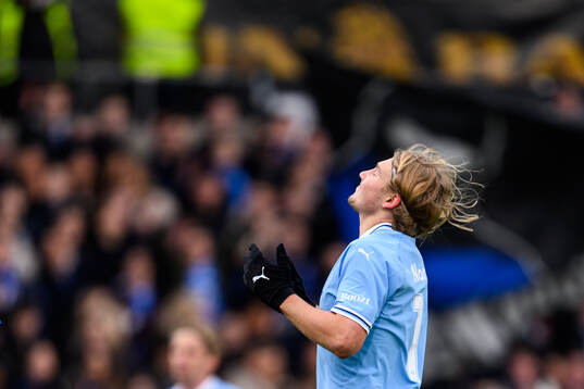 Malmö FFs Sebastian Nanasi deppar