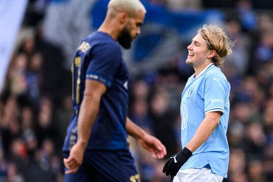 Malmö FFs Sebastian Nanasi deppar