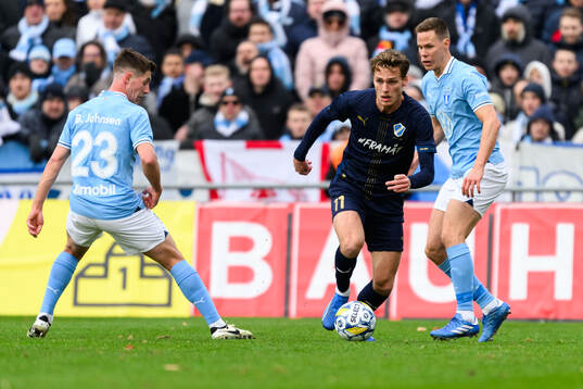 Malmö FFs Lasse Berg Johnsen och Halmstads Villiam Granath