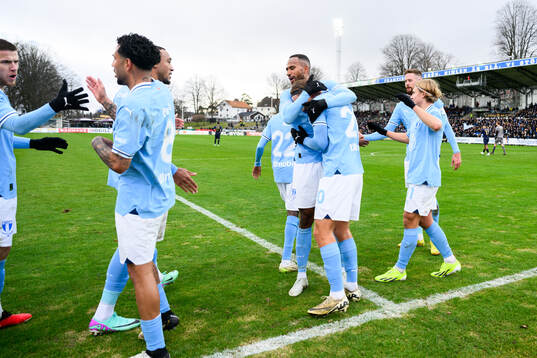 Malmö FFs Isaac Kiese Thelin och Erik Botheim jublar