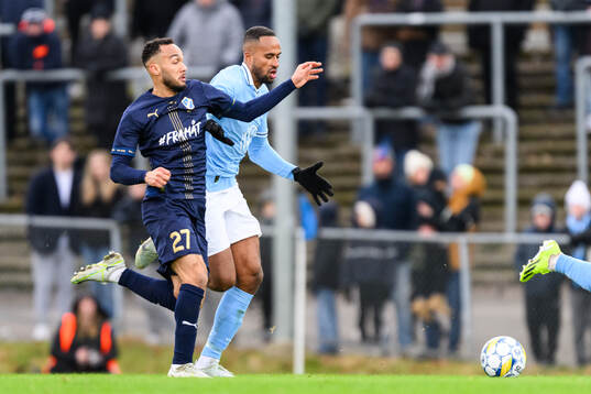 Halmstads Vinicius Nogueira De Oliveira och Malmö FFs
