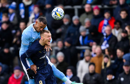 Malmö FFs Derek Cornelius och Halmstads Viktor Granath
