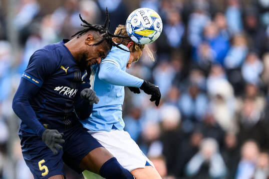Halmstads Joseph Baffoe och Malmö FFs Erik Botheim