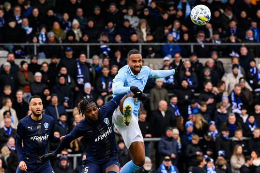 Halmstads Joseph Baffoe och Malmö FFs Isaac Kiese Thelin