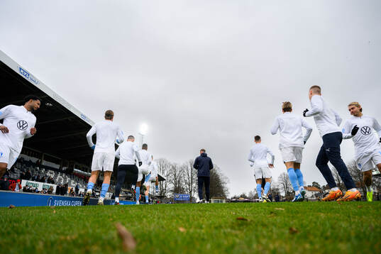 Malmö FFs spelare värmer upp