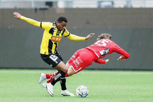 BK Häckens Abdulrazaq Ishaq och Elfsborgs Simon Hedlund