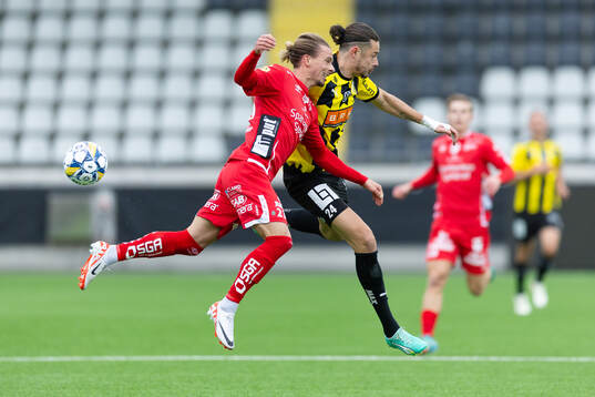 Elfsborgs Niklas Hult och BK Häckens Amor Layouni