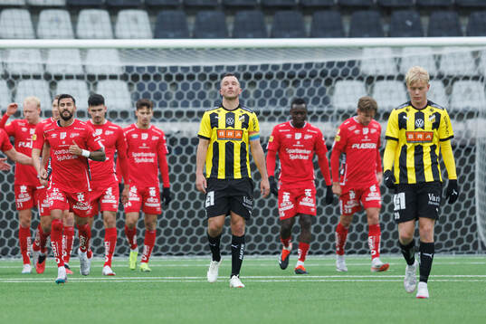 Häckens Even Hovland och Isak Brusberg deppar