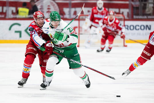 Timrås Oliver Johansson och Rögles Henry Bowlby
