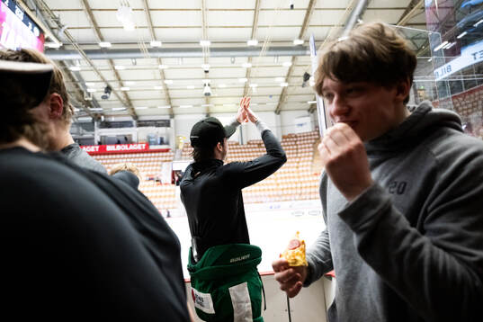 Röglespelare jublar