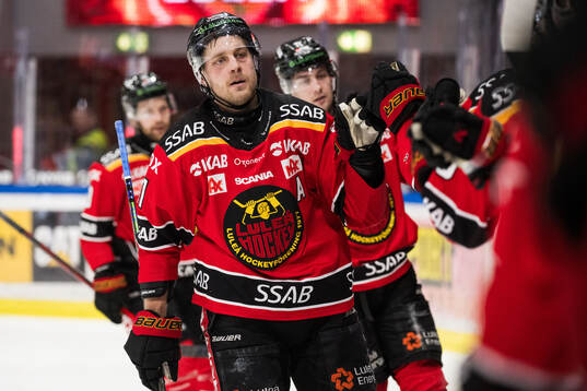 Luleås Juhani Tyrväinen jublar