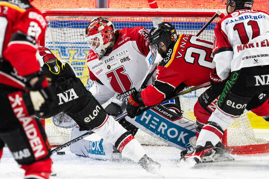 Luleås Jack Connolly sätter 1-0 bakom Örebros målvakt