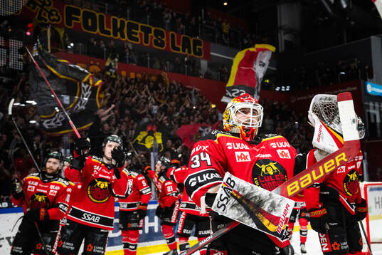 Luleås målvakt Joel Lassinantti jublar