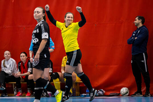Lise Lehn-Pedersen of Skeid celebrates