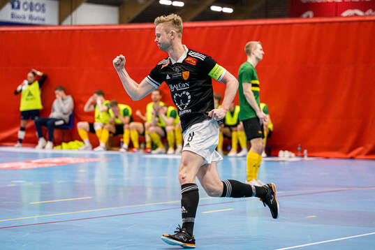 Sindre Myrvold Welo of Utleira celebrates