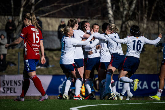 FC Rosengårds Halimatu Ibrahim Ayinde jublar