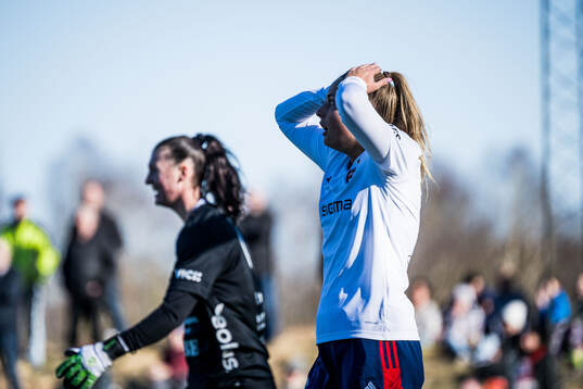 FC Rosengårds Olivia Holdt deppar