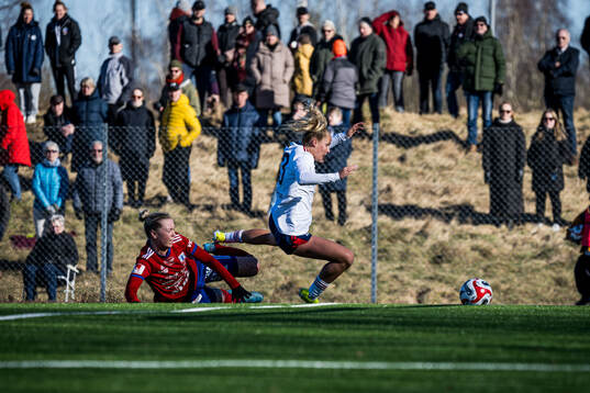 Vittsjös Kajsa Lind och FC Rosengårds Olivia Holdt