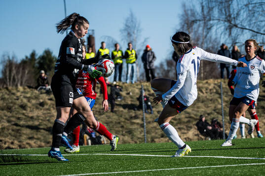 Vittsjös målvakt Lauren Brzykcy och FC Rosengårds Mai