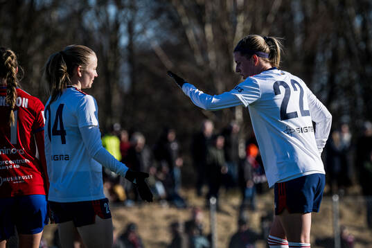 FC Rosengårds Olivia Schough och Johanna Lindblom jublar