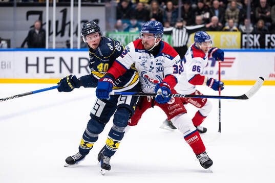 HV71s Oskar Stål-Lyrenäs och Oskarshamns Oscar Engsund