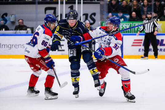 HV71s Andre Petersson och Oskarshamns Oscar Engsund och